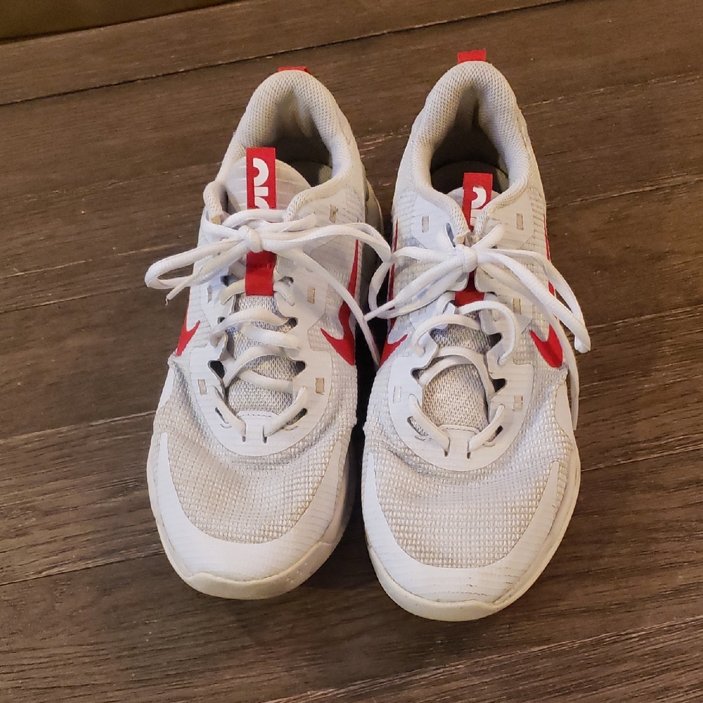 Nike Air Max Mena Sneakers in White and Red 8.5